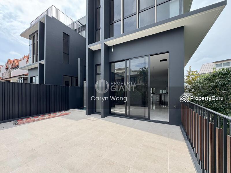 GIANTBrand New 4 Levels Semi-D w Pool & Lift