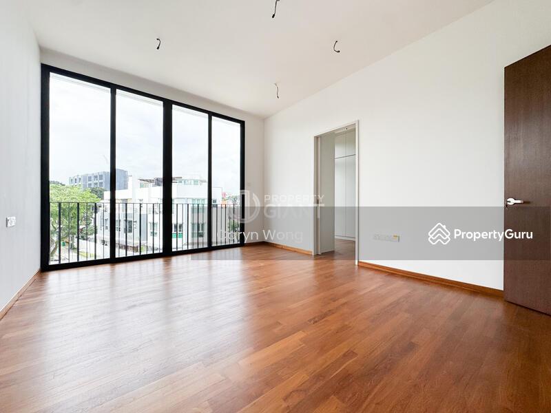 GIANTBrand New 4 Levels Semi-D w Pool & Lift