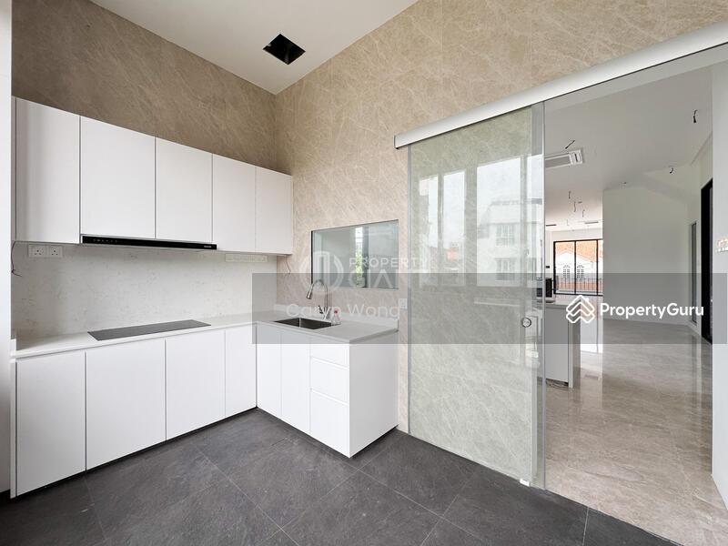 GIANTBrand New 4 Levels Semi-D w Pool & Lift