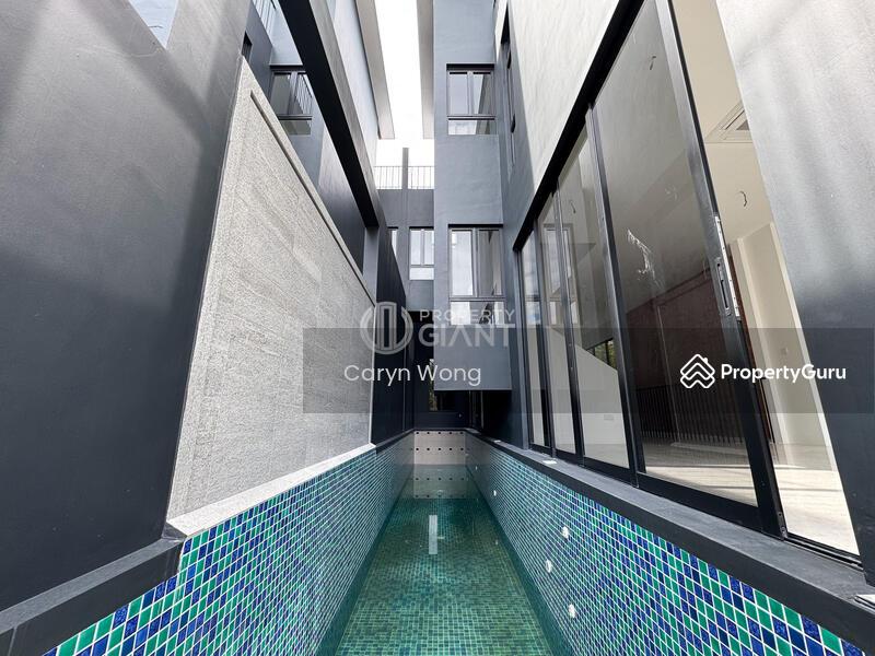 GIANTBrand New 4 Levels Semi-D w Pool & Lift