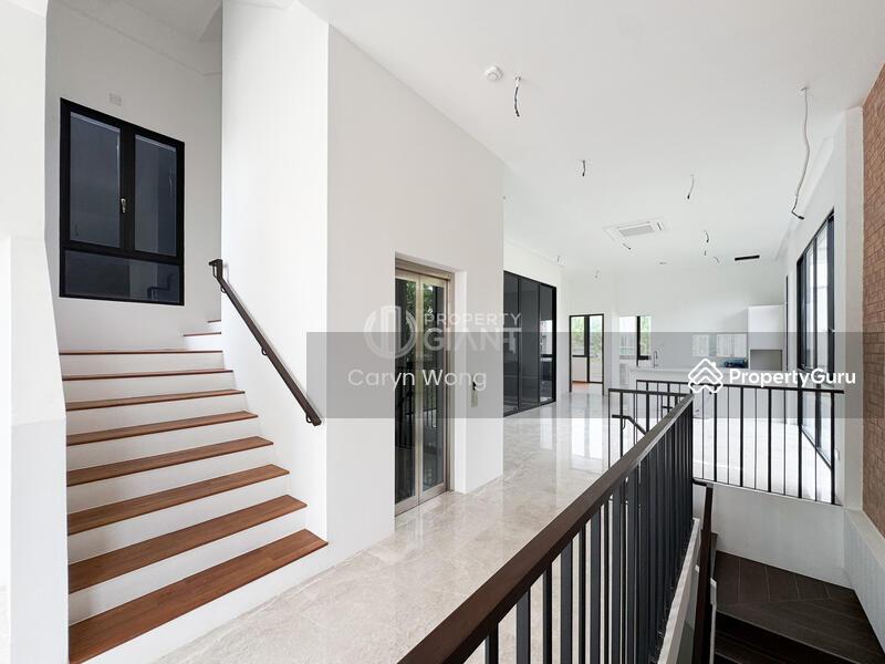 GIANTBrand New 4 Levels Semi-D w Pool & Lift