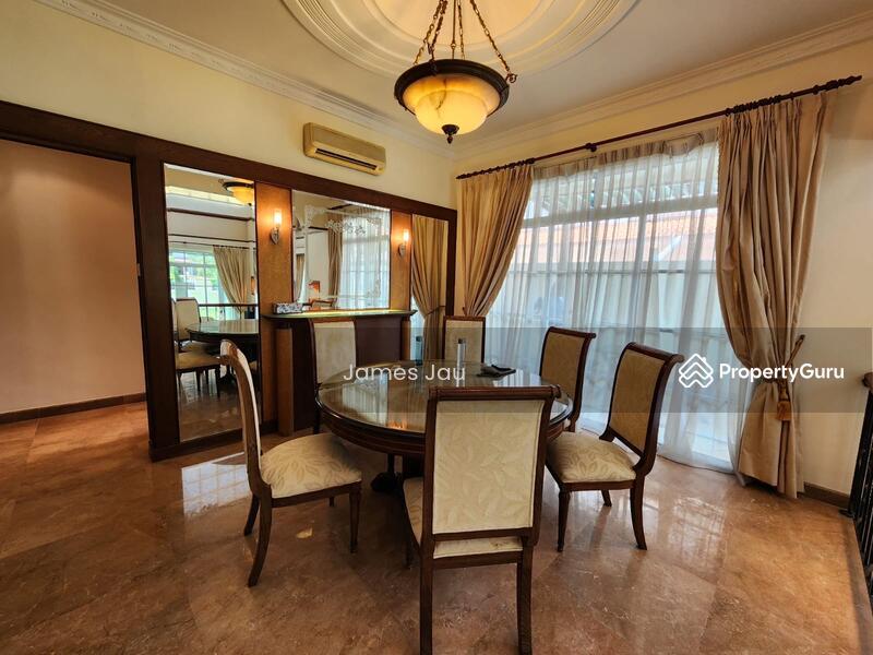 New Listing! 3 Storey Semi D , 11 minutes walk to Kembagan MRT!