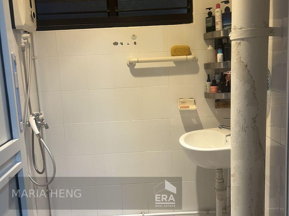 Prop-GPT: HDB - 4 room: D27 Yishun 124 Yishun Street 11