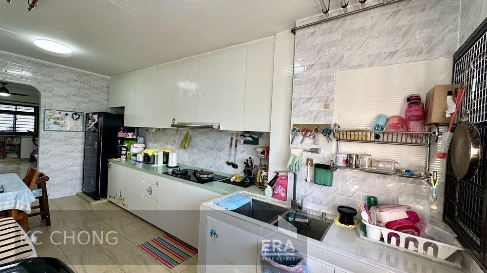 Prop-GPT: HDB - 2 room: D23 Bukit Batok 217 Bukit Batok Street 21