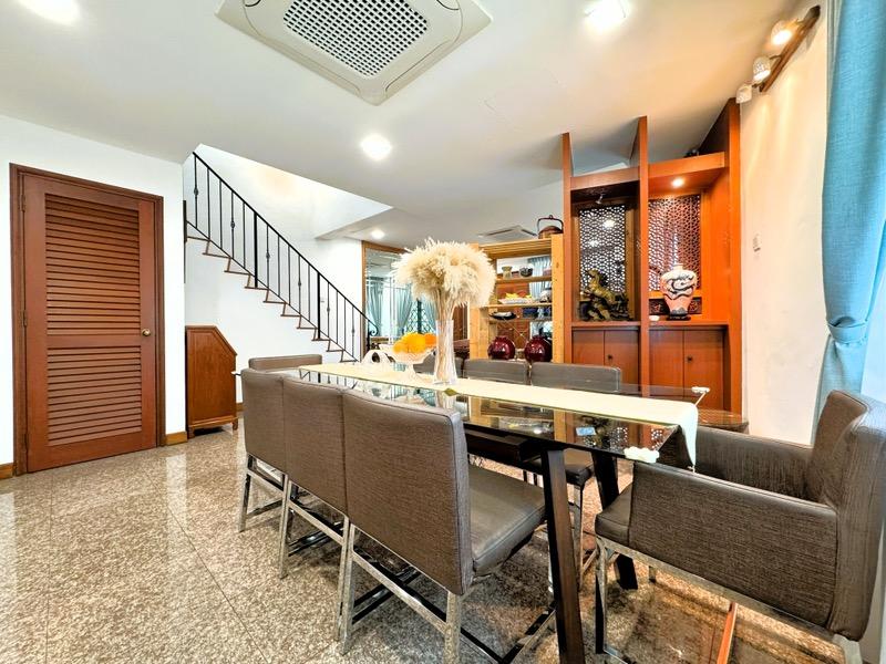 Saint Nicholas View Semi-Detached House For Sale, $4,650,000, 5 Bed 4 Bath 2,700 sqft $890.00 psf