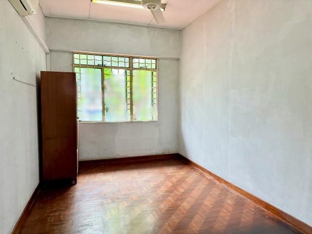  Original 2 Storey Terrace @ Sennett Estate Potong Pasir MRT vicinity ?Eminence Landed? Terraced House For Sale, $3,500,000, 4 Bed 2 Bath 1,800 sqft $2,333.00 psf