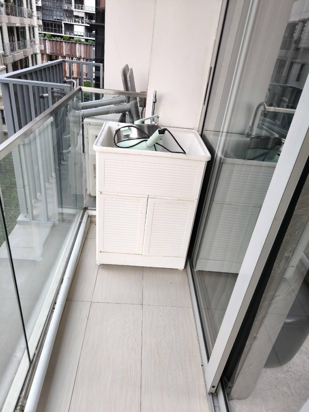 Leicester Suites Condominium For Sale, $899,900, 1 Bed 1 Bath 453 sqft $1,987.00 psf