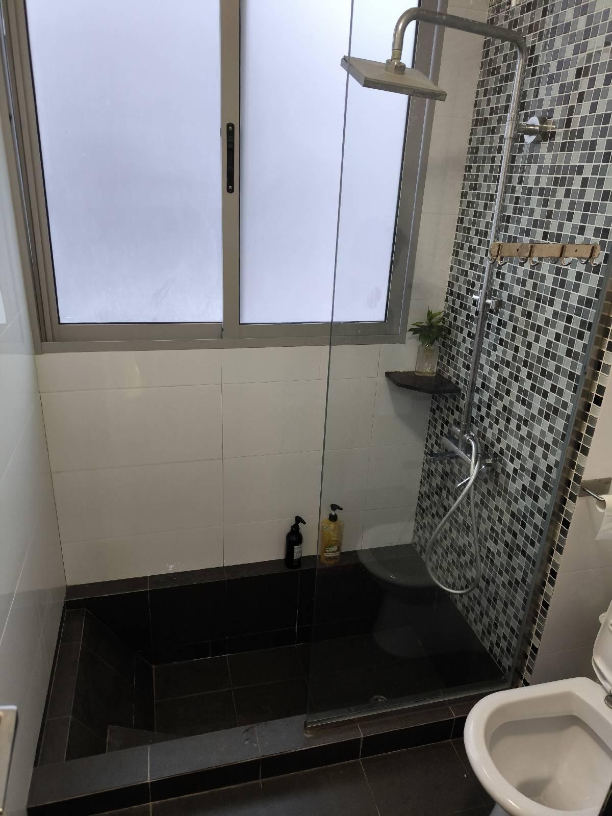 Leicester Suites Condominium For Sale, $899,900, 1 Bed 1 Bath 453 sqft $1,987.00 psf