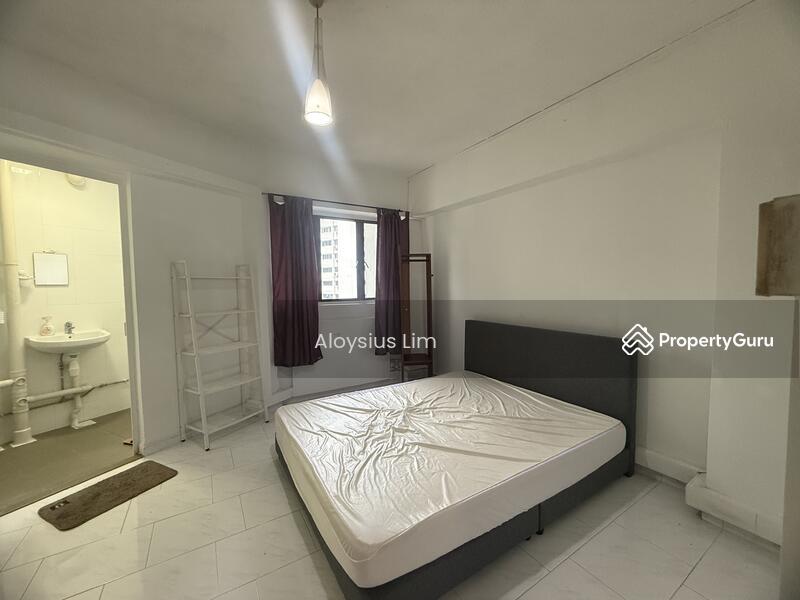 308 Jurong East Street 32