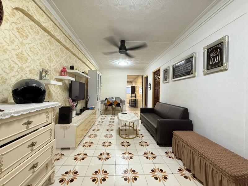 HDB Apartment for Sale: Hougang, D19, 530114