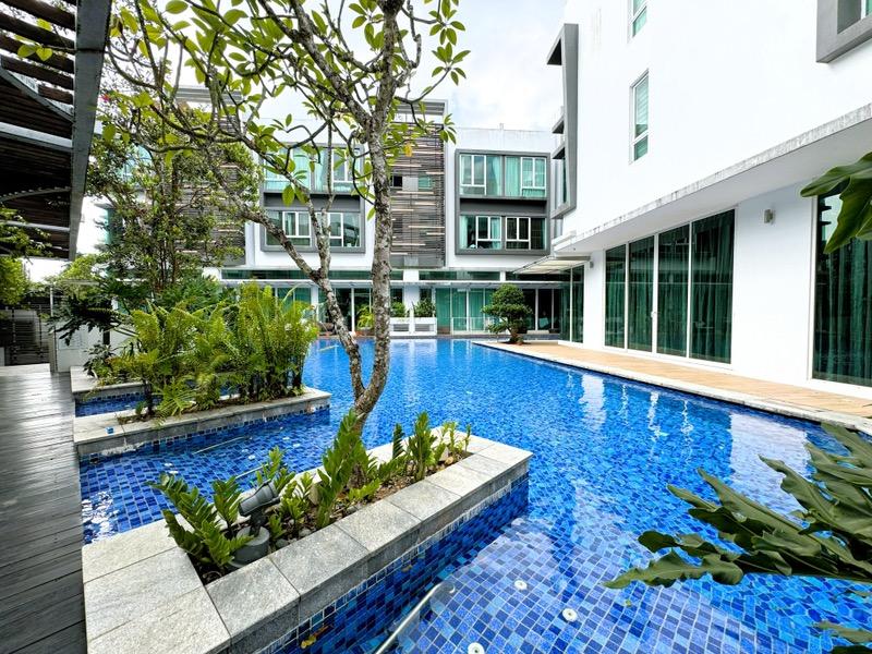 Cabana Cluster House Cluster House For Sale, $2,850,000, 4 Bed 3 Bath 3,046 sqft $936.00 psf