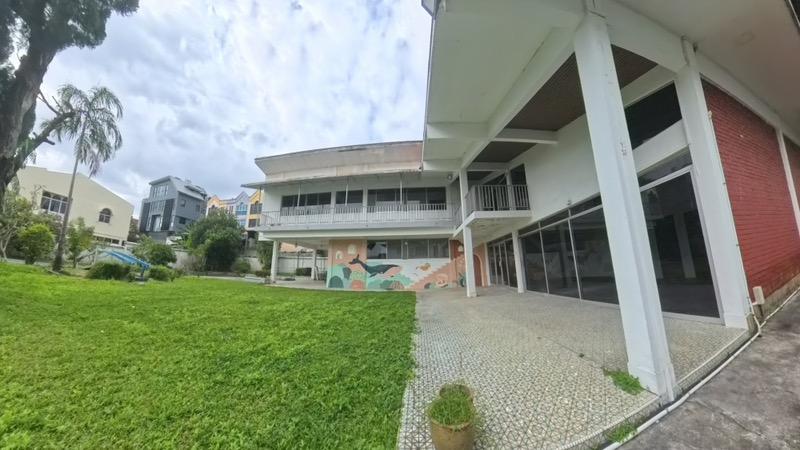 Hillside Drive for Rebuilt Detached House For Sale, $18,800,000, 5 Bed 3 Bath 3,000 sqft $1,222.00 psf