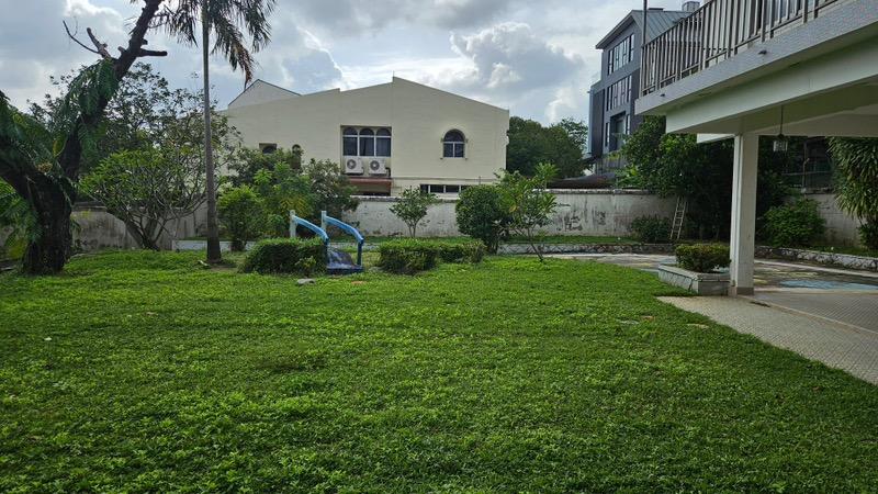 Hillside Drive for Rebuilt Detached House For Sale, $18,800,000, 5 Bed 3 Bath 3,000 sqft $1,222.00 psf