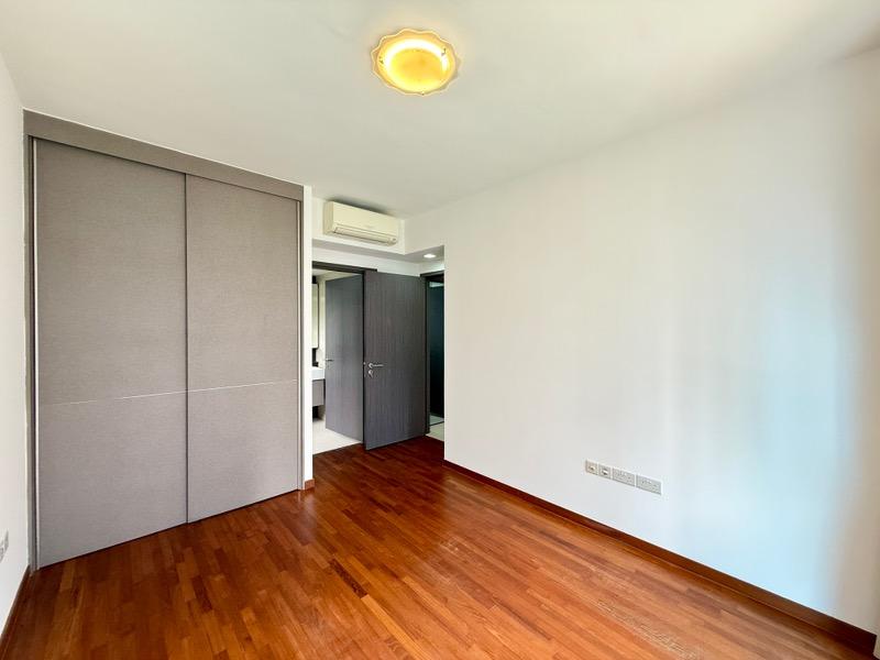 Q Bay Residences Condominium For Sale, $1,290,000, 2 Bed 2 Bath 829 sqft $1,556.00 psf