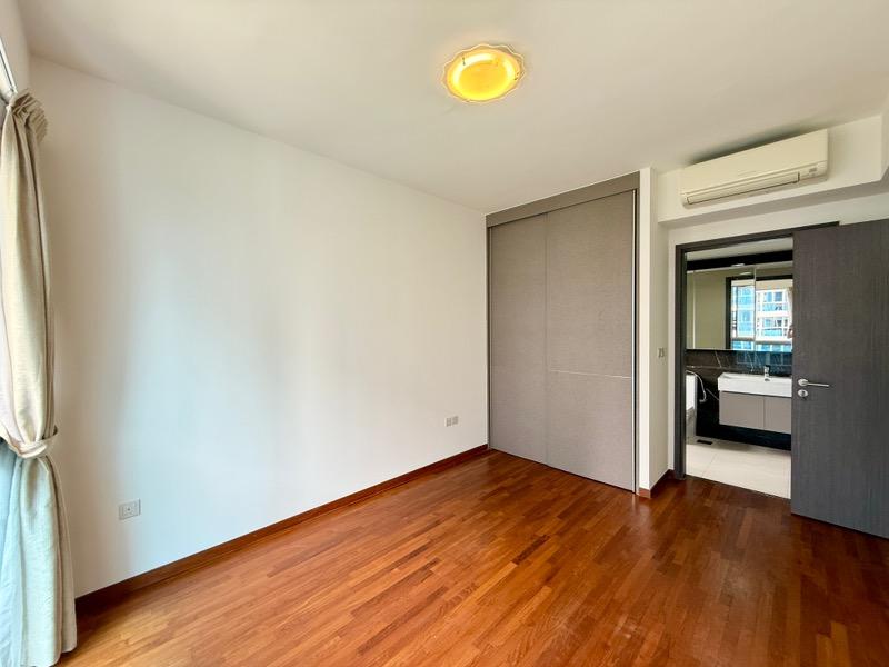 Q Bay Residences Condominium For Sale, $1,290,000, 2 Bed 2 Bath 829 sqft $1,556.00 psf