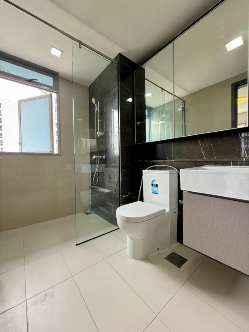 Q Bay Residences Condominium For Sale, $1,290,000, 2 Bed 2 Bath 829 sqft $1,556.00 psf