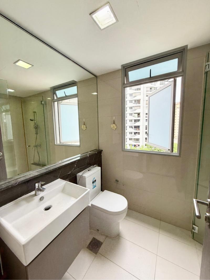 Q Bay Residences Condominium For Sale, $1,290,000, 2 Bed 2 Bath 829 sqft $1,556.00 psf