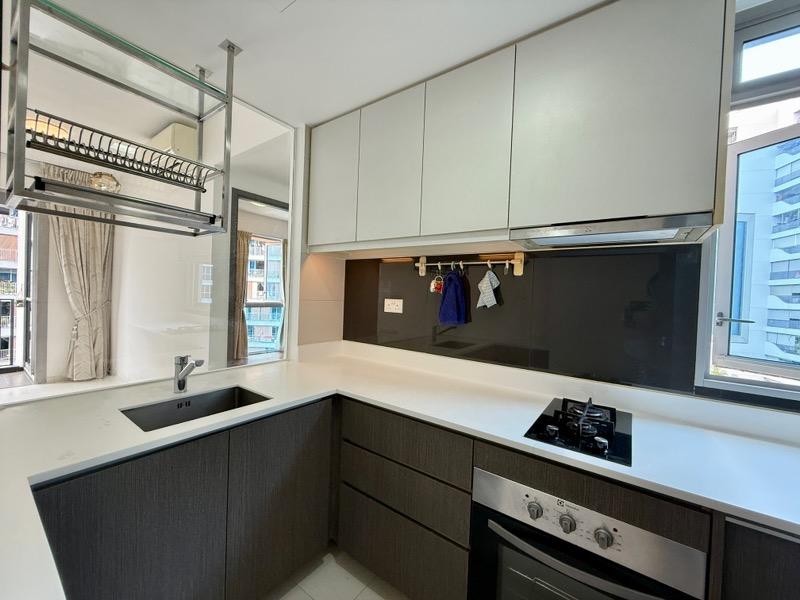 Q Bay Residences Condominium For Sale, $1,290,000, 2 Bed 2 Bath 829 sqft $1,556.00 psf