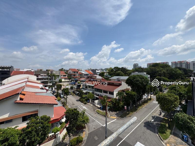 GIANTSuperSize Brand New Corner Terrace! 270º Views + Lift + Walk to MRT!