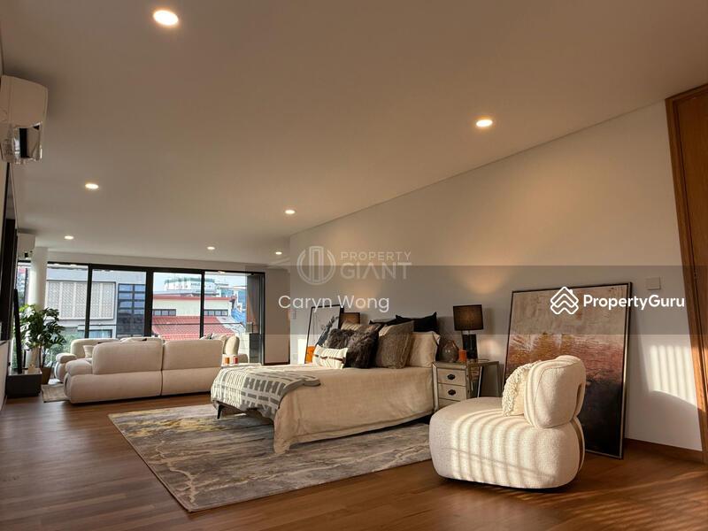 GIANTSuperSize Brand New Corner Terrace! 270º Views + Lift + Walk to MRT!