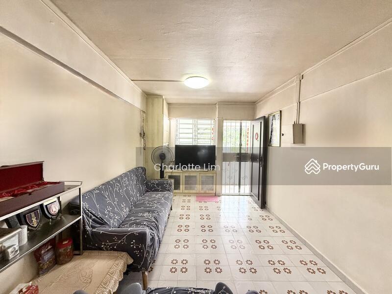 Prop-GPT: HDB Flat: D20 Ang Mo Kio 330 Ang Mo Kio Avenue 1