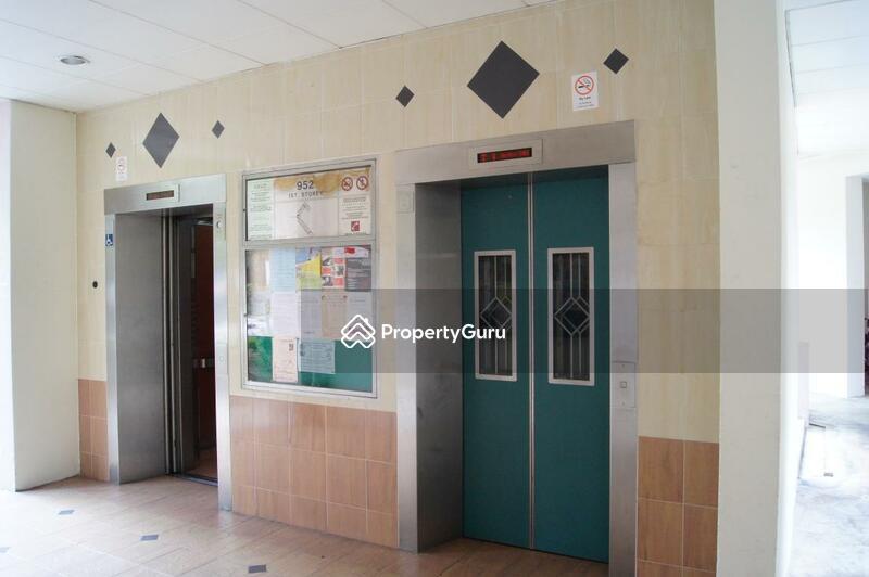 952 Hougang Avenue 9