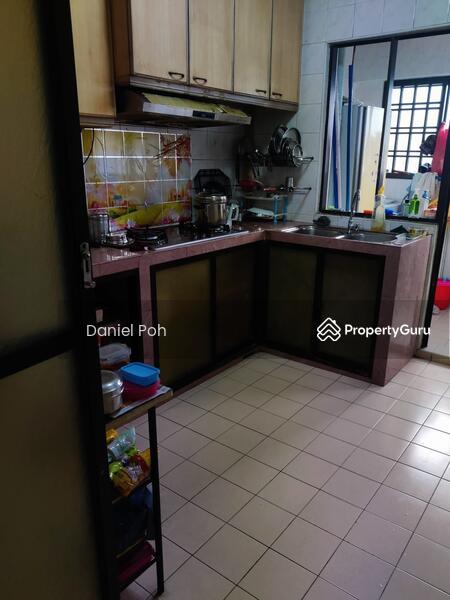 952 Hougang Avenue 9