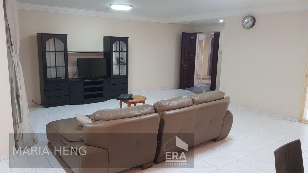 Prop-GPT: HDB - 3 room: D27 Sembawang 415 Sembawang Drive