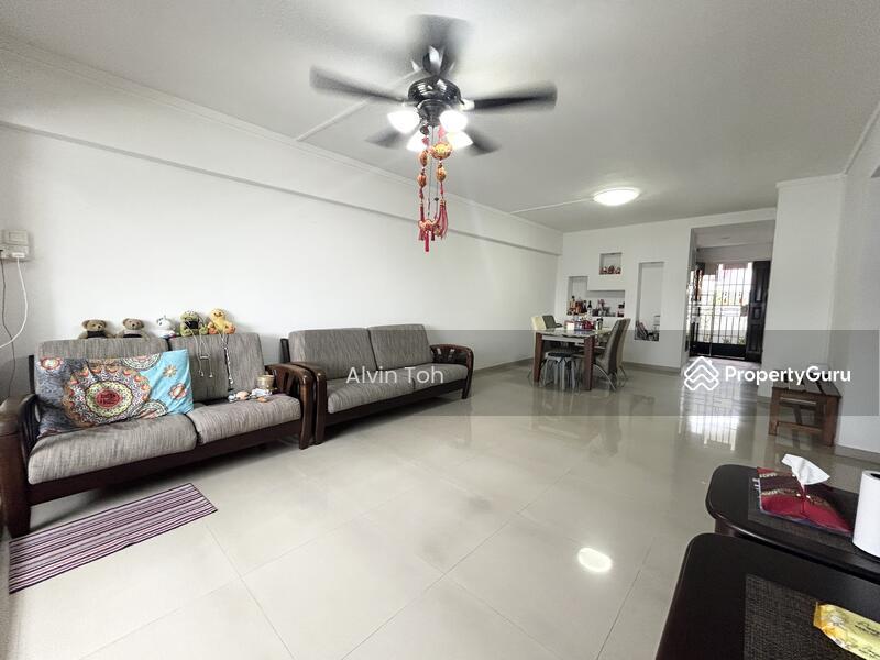 Prop-GPT: HDB Flat: D25 Woodlands 589 Woodlands Drive 16