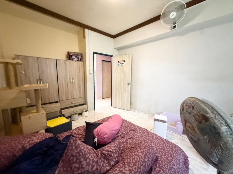 943 Hougang Street 92 HDB Apartment For Sale, $595,000, 3 Bed 2 Bath 1,087 sqft $547.00 psf