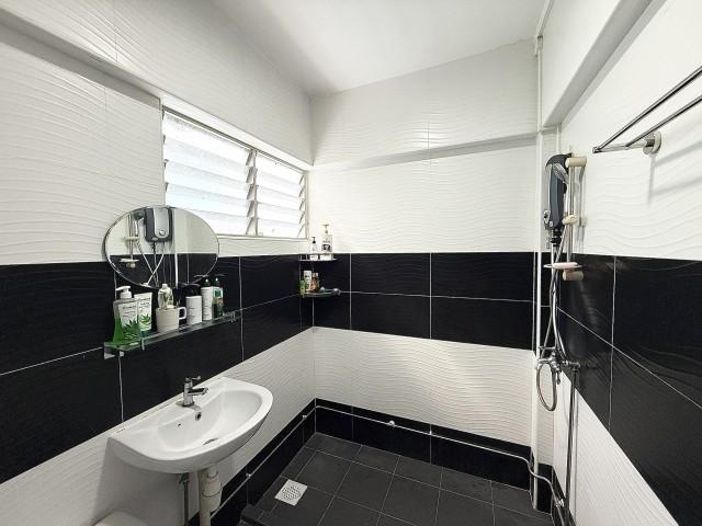 HDB Apartment for Sale: Tampines, D18, 520276