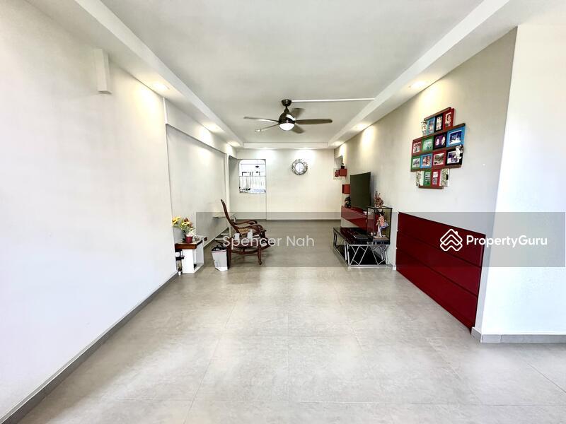 Prop-GPT: HDB Flat: D18 Tampines 249 Tampines Street 21