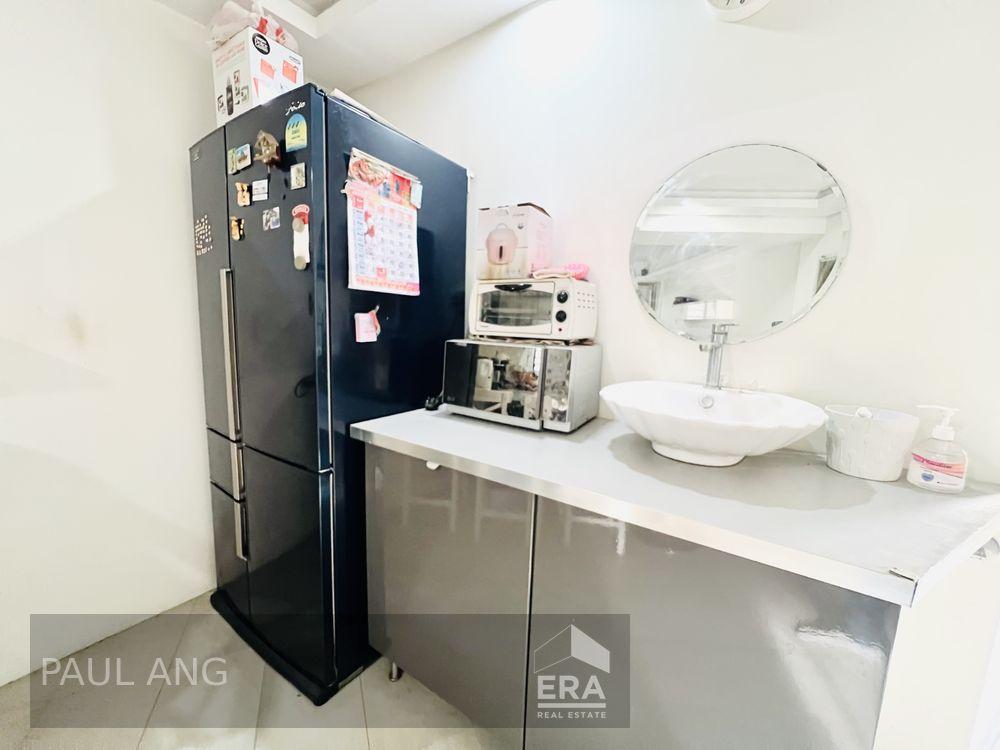 Mins Walk to Mrt, Old Airport Road Food Centre and Amenties