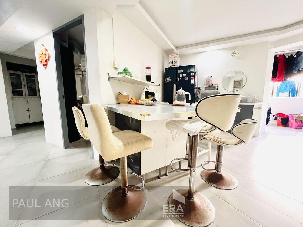 Mins Walk to Mrt, Old Airport Road Food Centre and Amenties