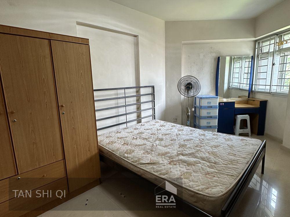 Very High Floor! Bright and Breezy! Nearest to Mrt!