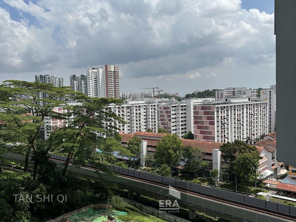 Very High Floor! Bright and Breezy! Nearest to Mrt!