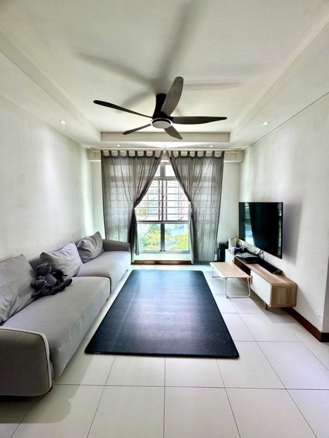 Prop-GPT: HDB Apartment: D27 Yishun 446 Yishun Avenue 11