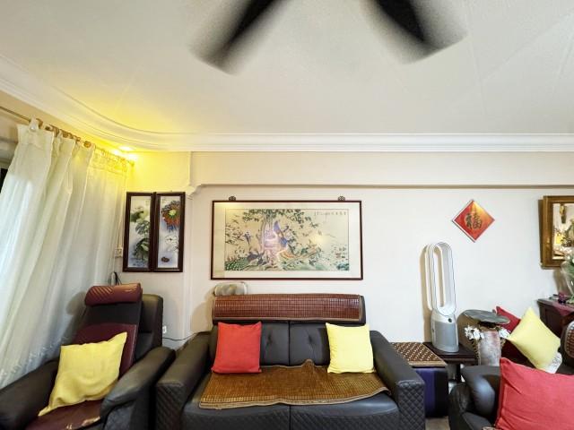 Prop-GPT: HDB Apartment: D18 Pasir Ris 457 Pasir Ris Drive 4