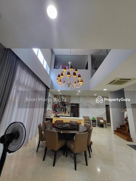 C.H.E.A.P. Freehold Bungalow with Pool and Lift