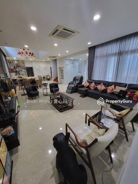 C.H.E.A.P. Freehold Bungalow with Pool and Lift