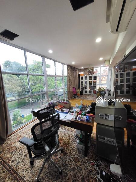 C.H.E.A.P. Freehold Bungalow with Pool and Lift