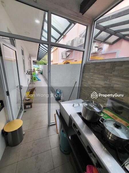 C.H.E.A.P. Freehold Bungalow with Pool and Lift