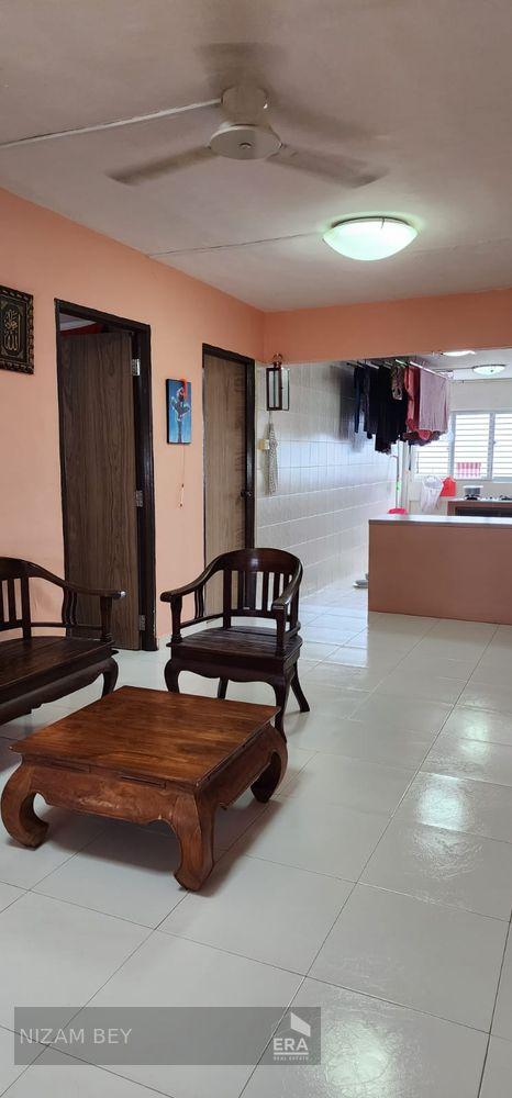 Prop-GPT: HDB - 2 room: D27 Yishun 124 Yishun Street 11
