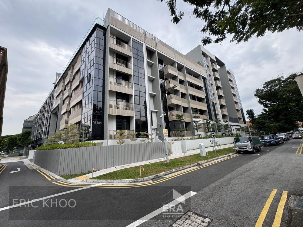 Rare Spacious 2 Bedder With 2 Baths,dumbbell-layout,do Not Miss !