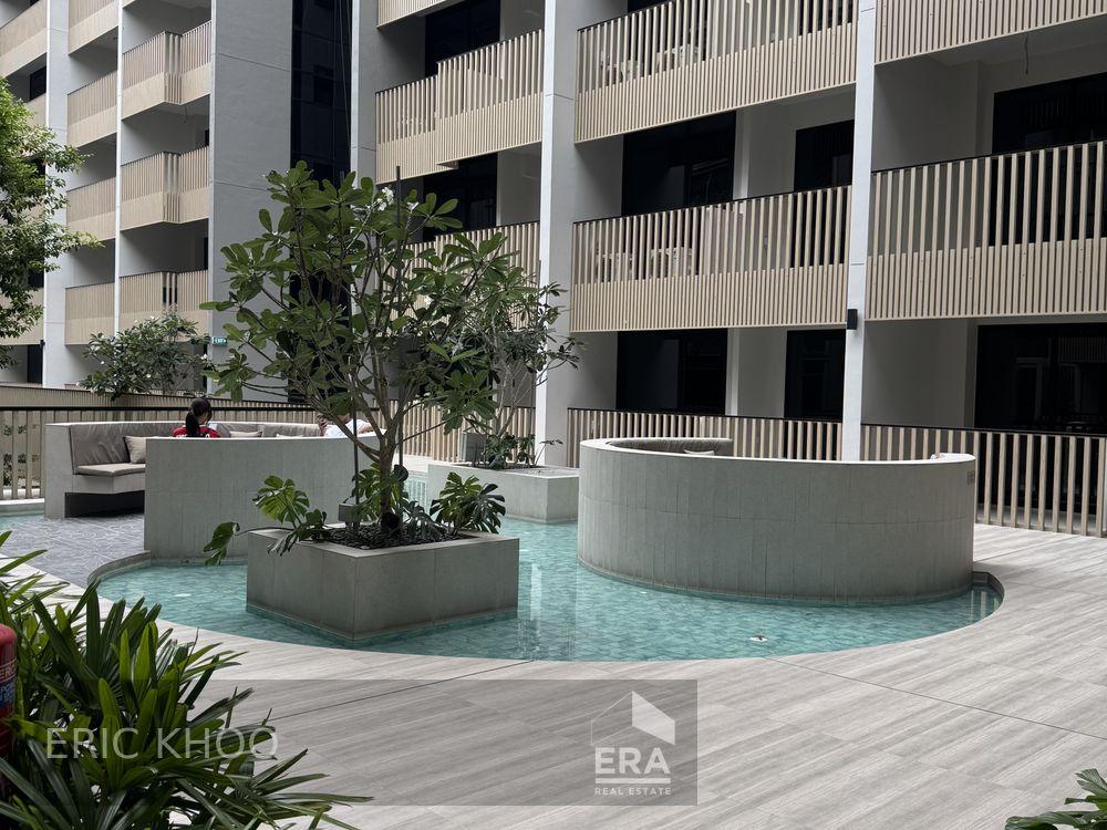 Rare Spacious 2 Bedder With 2 Baths,dumbbell-layout,do Not Miss !