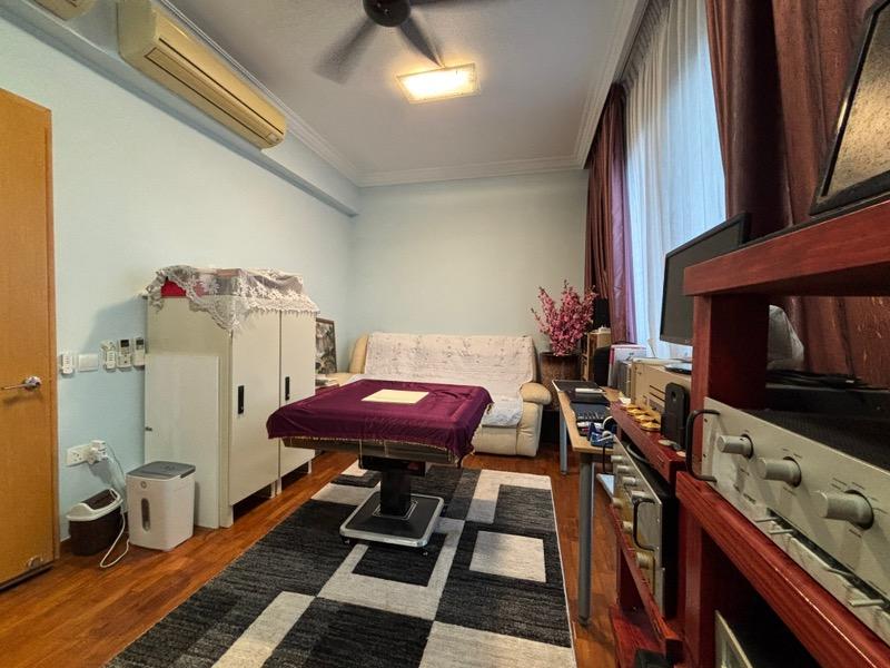 A Treasure Trove Condominium For Sale, $4,650,000, 7 Bed 5 Bath 4,870 sqft $955.00 psf