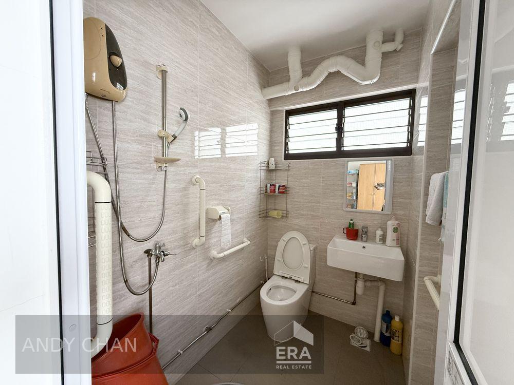 HDB - 2 room for Sale: Serangoon Central Drive, Serangoon, D19, 550261