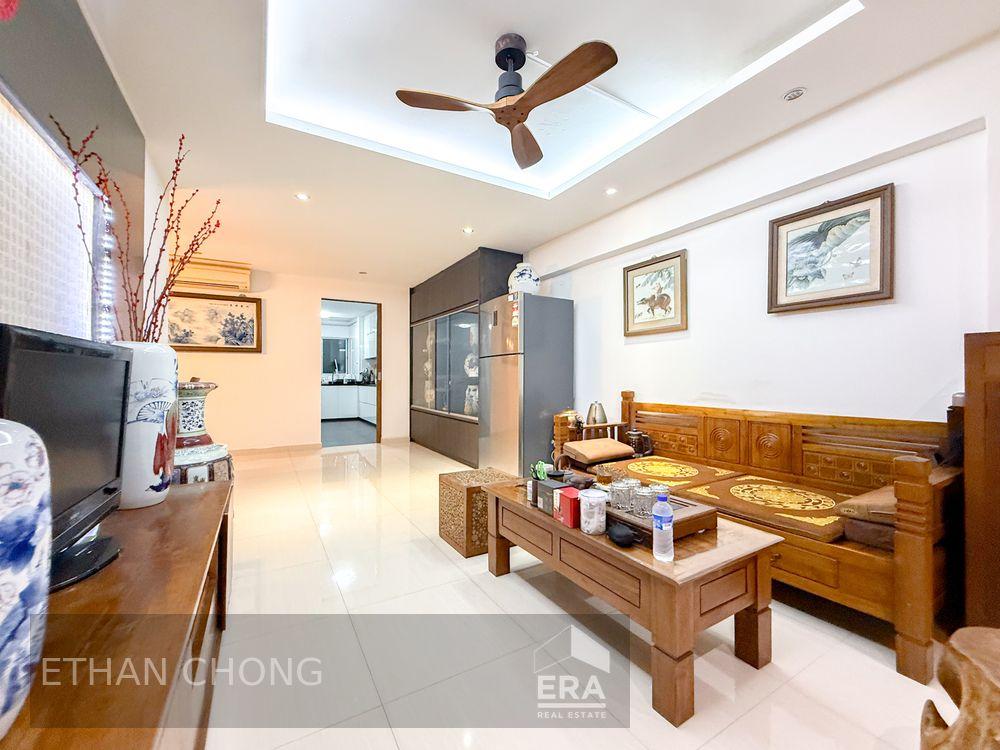 Prop-GPT: HDB - 3 room: D27 Yishun 353 Yishun Ring Road