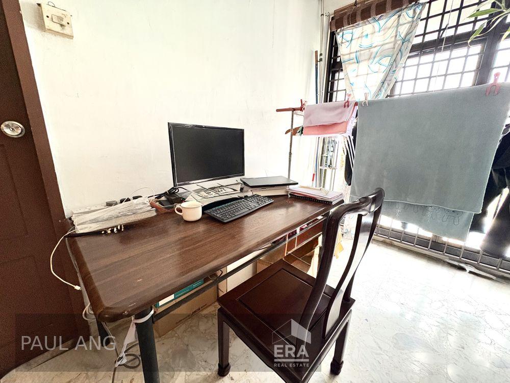 Prop-GPT: HDB - 3 room: D14 Geylang 51 Sims Drive