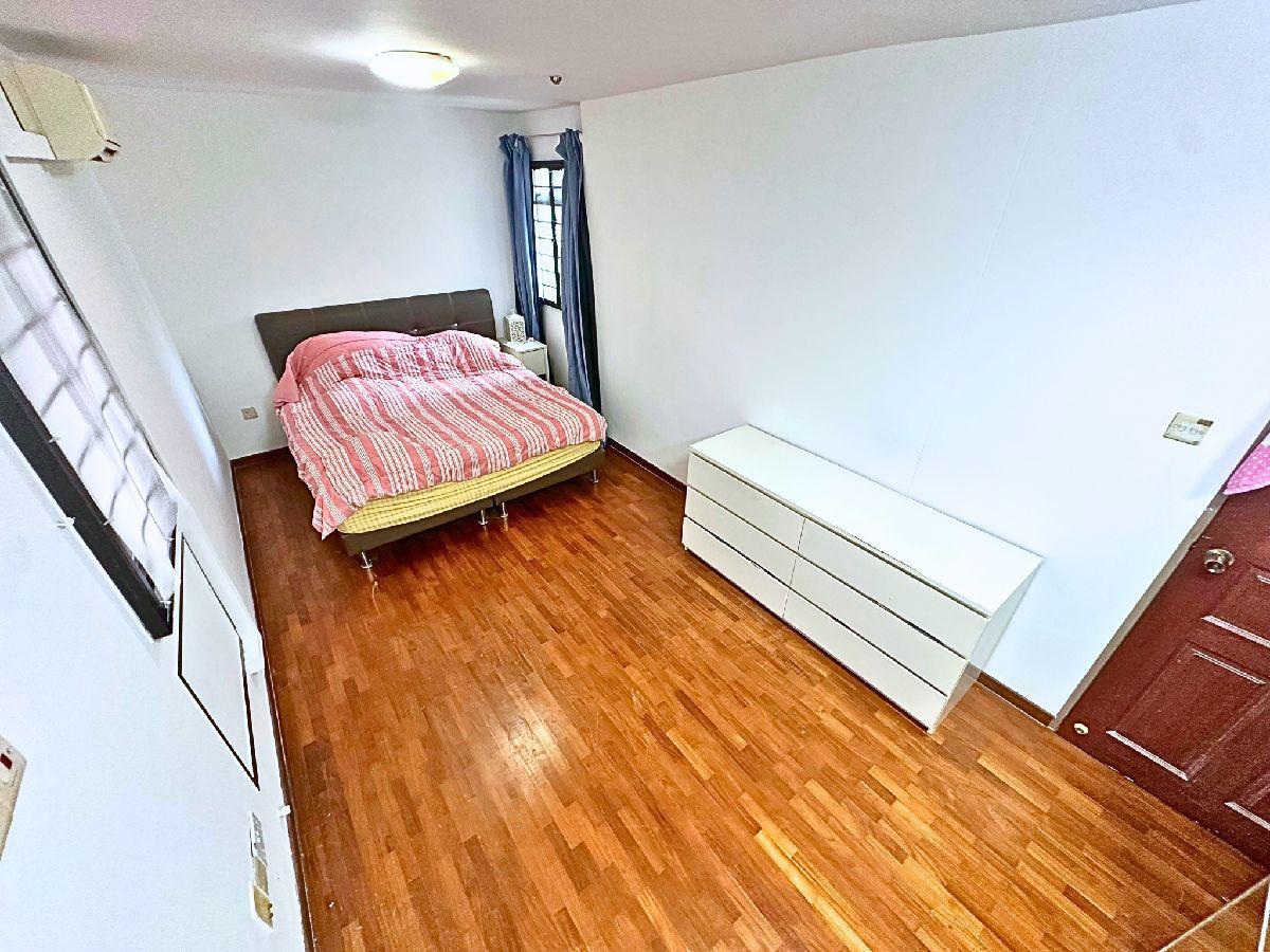 678D Jurong West Street 64 HDB Apartment For Sale, $585,000, 3 Bed 2 Bath 1,184 sqft $494.00 psf